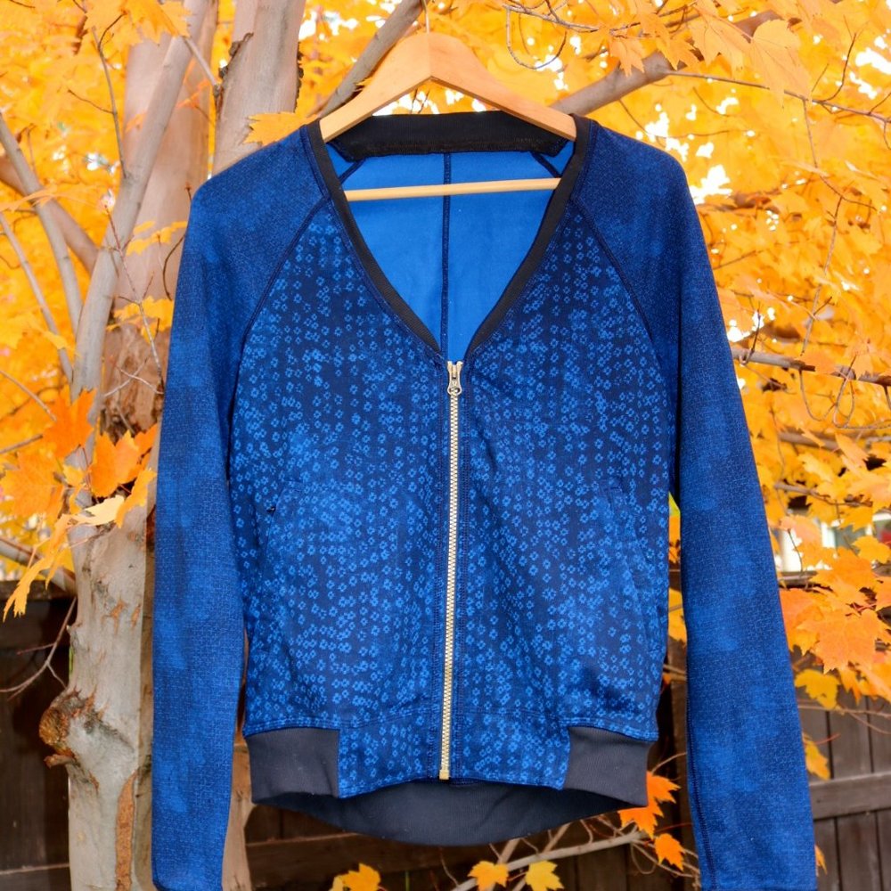 Lululemon blue full zip sweater/jacket with pockets sz 2